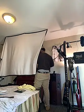 Snapshot of KeYBuMp323 chatting on November 18, 2025, 3:05 pm KeYBuMp323 online show from November 18, 2025, 3:05 pm