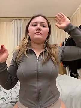 Snapshot of SunshineEmma chatting on February 14, 2026, 11:23 pm SunshineEmma online show from February 14, 2026, 11:23 pm