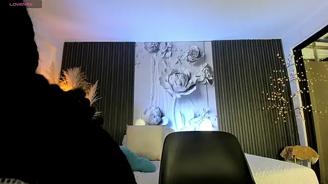 MichellePreston online show from February 19, 2026, 12:01 pm