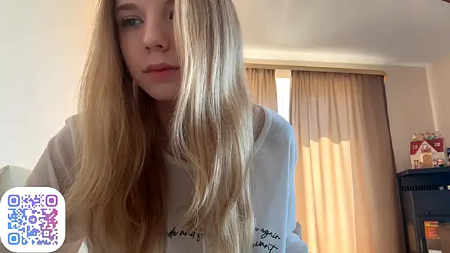 Snapshot of FruityXo chatting on September 11, 2025, 8:25 am FruityXo online show from September 11, 2025, 8:25 am