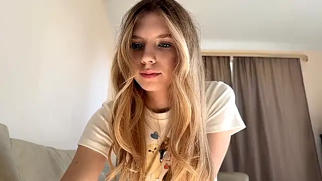 Snapshot of FruityXo chatting on October 13, 2025, 11:54 am FruityXo online show from October 13, 2025, 11:54 am