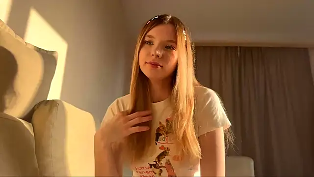 Snapshot of FruityXo chatting on November 7, 2025, 12:49 pm FruityXo online show from November 7, 2025, 12:49 pm