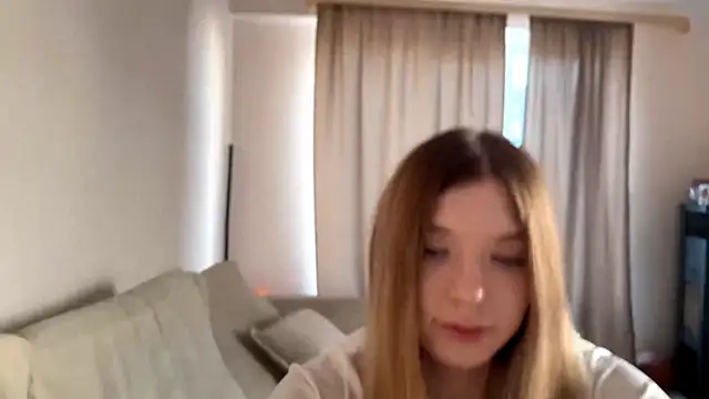 Snapshot of FruityXo chatting on November 22, 2025, 1:43 pm FruityXo online show from November 22, 2025, 1:43 pm