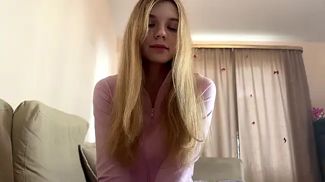 Snapshot of FruityXo chatting on March 6, 2026, 12:56 pm FruityXo online show from March 6, 2026, 12:56 pm