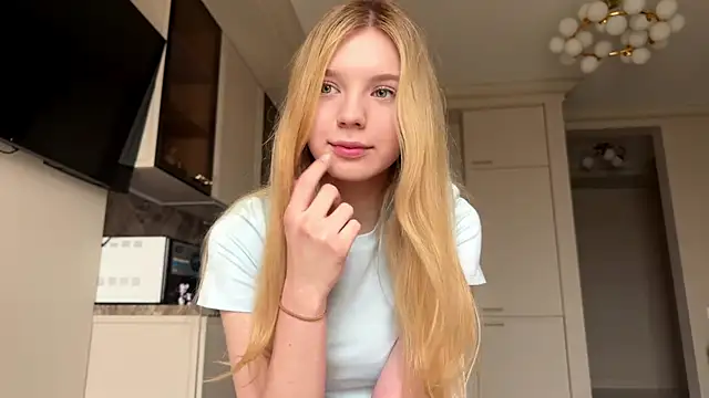 Snapshot of FruityXo chatting on March 27, 2026, 11:32 am FruityXo online show from March 27, 2026, 11:32 am