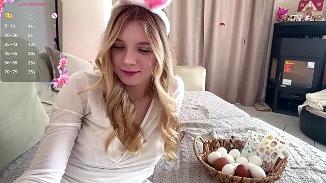 Snapshot of FruityXo chatting on April 5, 2026, 12:02 pm FruityXo online show from April 5, 2026, 12:02 pm