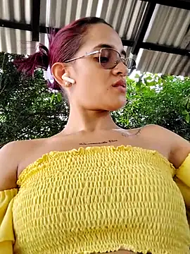 Snapshot of cris_dulce chatting on May 1, 2026, 6:34 pm cris dulce online show from May 1, 2026, 6:34 pm