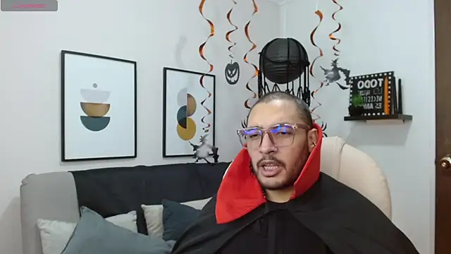   Damian    online show from October 31, 2025, 11:28 pm