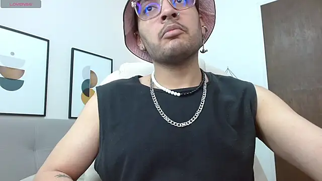   Damian    online show from November 7, 2025, 11:27 pm