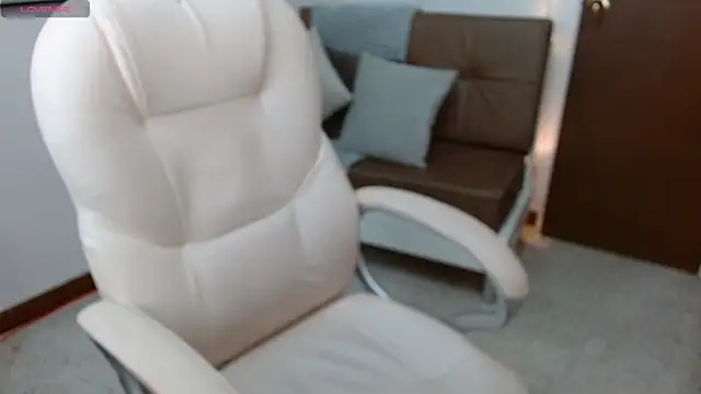   Damian    online show from December 4, 2025, 1:04 am