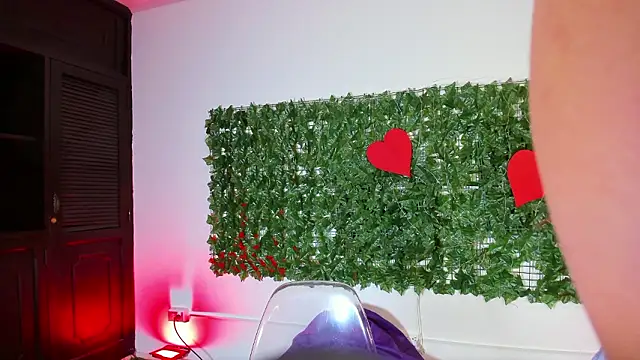 BellaRoux1 online show from February 17, 2026, 12:23 pm