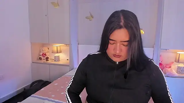 LilyWhitney online show from February 3, 2026, 4:10 am