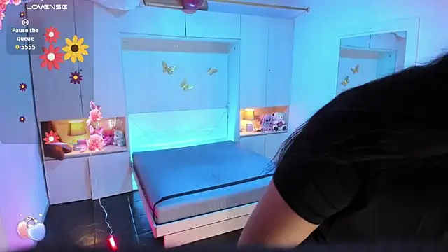 LilyWhitney online show from March 31, 2026, 8:20 pm