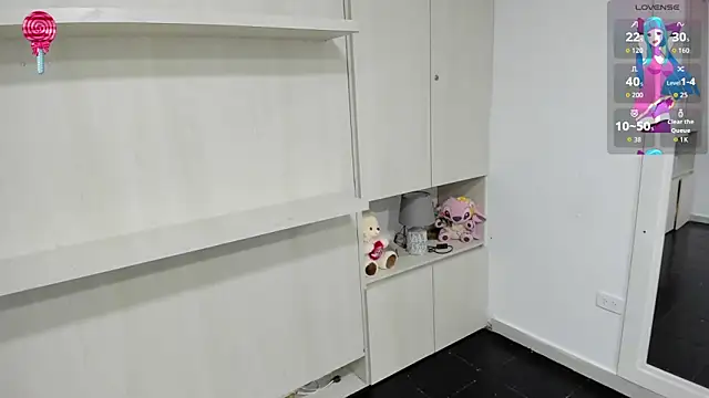 LilyWhitney online show from May 22, 2026, 4:08 am