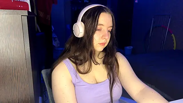 LauretteRagar online show from December 15, 2025, 6:12 pm