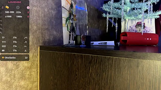 LauretteRagar online show from December 16, 2025, 6:35 pm