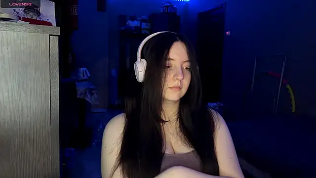 LauretteRagar online show from December 17, 2025, 5:08 pm