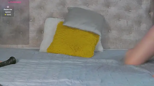 Leah Brooks online show from November 21, 2025, 4:55 am