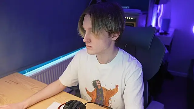 Snapshot of Serxyi chatting on March 31, 2026, 11:43 am Serxyi online show from March 31, 2026, 11:43 am