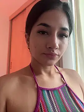 LauraCatalina online show from November 21, 2025, 11:53 am