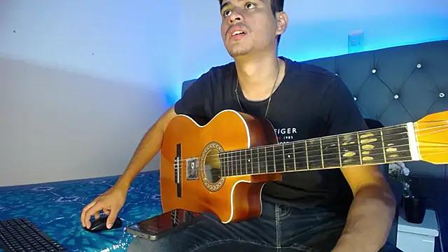 Charlie Cock  online show from November 13, 2025, 4:00 am