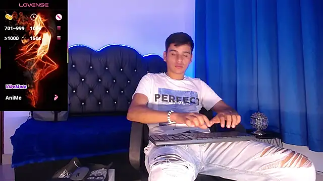 Charlie Cock  online show from November 23, 2025, 4:23 am