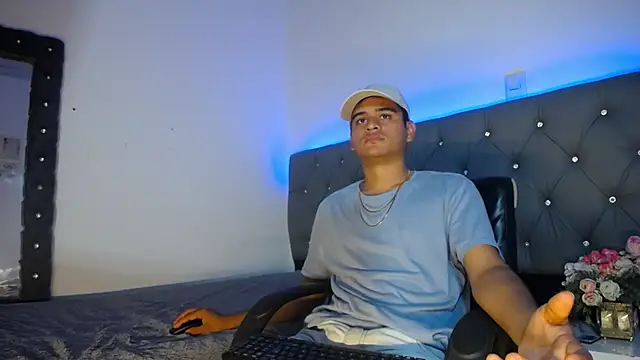 Charlie Cock  online show from November 25, 2025, 4:01 am