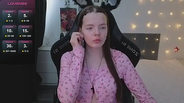 Luna Navy online show from February 15, 2026, 7:05 am