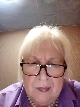 Alexia64231 online show from November 6, 2025, 4:02 am