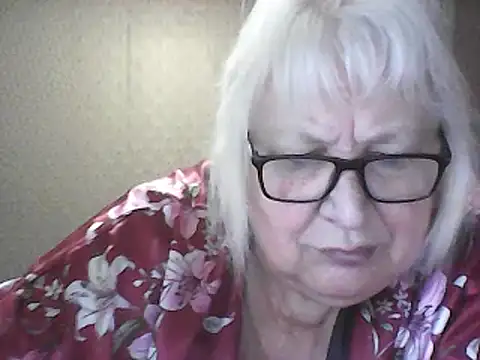 Snapshot of Alexia64231 chatting on April 15, 2026, 3:02 am Alexia64231 online show from April 15, 2026, 3:02 am