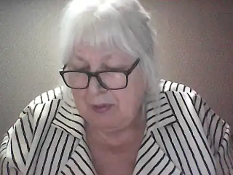 Snapshot of Alexia64231 chatting on April 15, 2026, 3:52 pm Alexia64231 online show from April 15, 2026, 3:52 pm