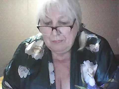 Snapshot of Alexia64231 chatting on May 11, 2026, 3:07 pm Alexia64231 online show from May 11, 2026, 3:07 pm