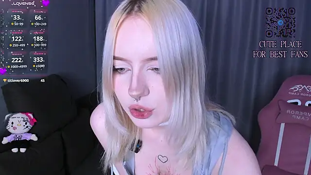 godlikegirlyy online show from March 16, 2026, 3:05 pm