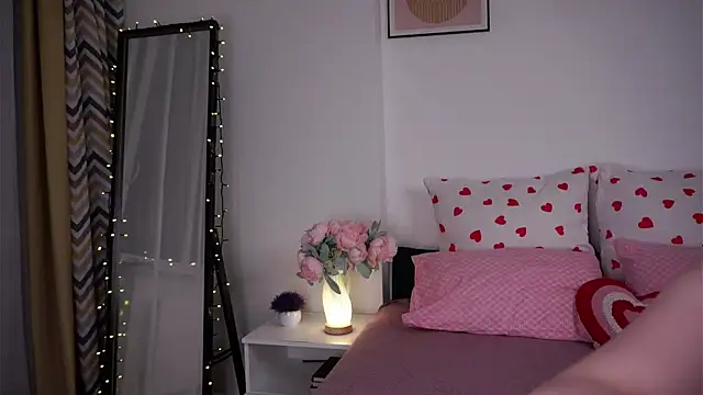 SusannaScholler online show from April 14, 2026, 11:00 pm