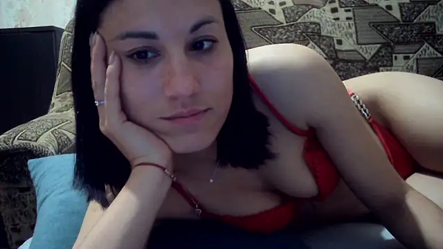 kiss lovely  online show from April 18, 2026, 7:58 pm