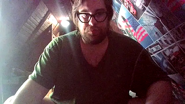 chubbyDavid1998 online show from October 28, 2025, 5:48 pm