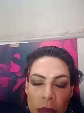 Snapshot of Veronnaink chatting on October 28, 2025, 7:49 pm Veronnaink online show from October 28, 2025, 7:49 pm