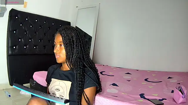 Snapshot of shantall_ebony1 chatting on November 8, 2025, 9:20 am shantall ebony1 online show from November 8, 2025, 9:20 am