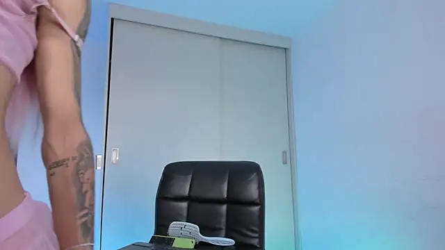  Alicerosee online show from October 27, 2025, 9:08 pm