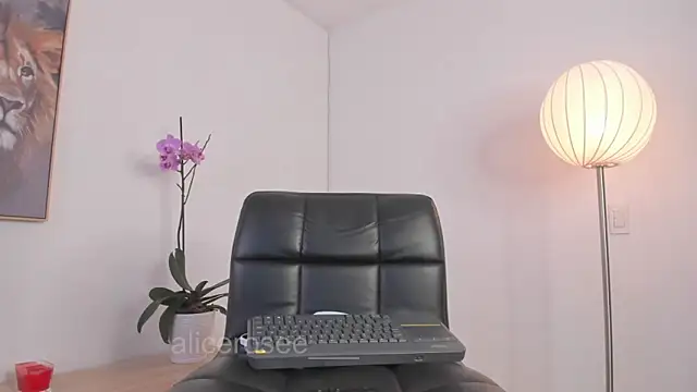 Snapshot of _Alicerosee chatting on June 3, 2026, 8:36 pm Alicerosee online show from June 3, 2026, 8:36 pm
