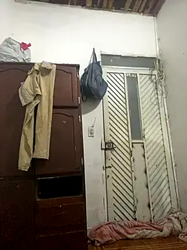 pareja-dispuesta online show from October 8, 2025, 1:09 pm