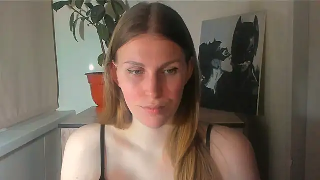 Snapshot of JuliaMuuun chatting on April 3, 2026, 9:13 pm JuliaMuuun online show from April 3, 2026, 9:13 pm