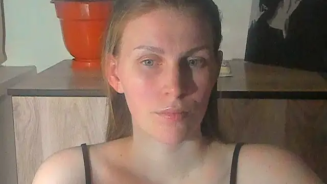 Snapshot of JuliaMuuun chatting on April 13, 2026, 9:31 pm JuliaMuuun online show from April 13, 2026, 9:31 pm