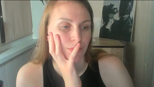 Snapshot of JuliaMuuun chatting on April 14, 2026, 9:21 pm JuliaMuuun online show from April 14, 2026, 9:21 pm