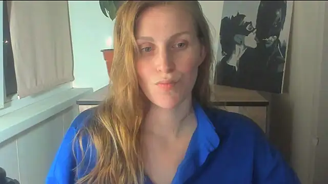 Snapshot of JuliaMuuun chatting on April 18, 2026, 6:56 pm JuliaMuuun online show from April 18, 2026, 6:56 pm
