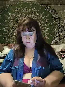 CrystalLime6411 online show from May 15, 2026, 2:07 am