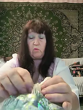 CrystalLime6411 online show from May 16, 2026, 2:27 pm