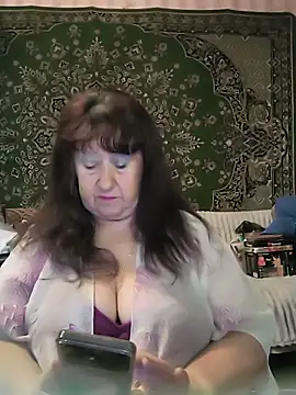 CrystalLime6411 online show from May 18, 2026, 4:29 am