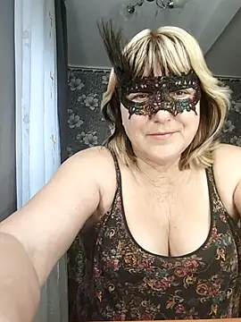 AliceGold5231 online show from April 11, 2026, 5:23 am