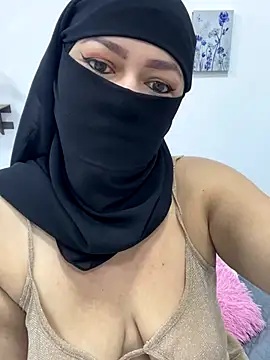 Snapshot of Amyraa_ chatting on December 18, 2025, 12:00 pm Amyraa online show from December 18, 2025, 12:00 pm